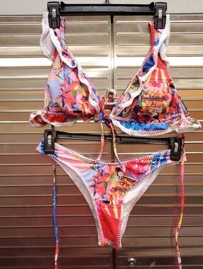 Tropical 2 Piece Swimsuit Bikini with Scalloped Ruffle Top in Size L
